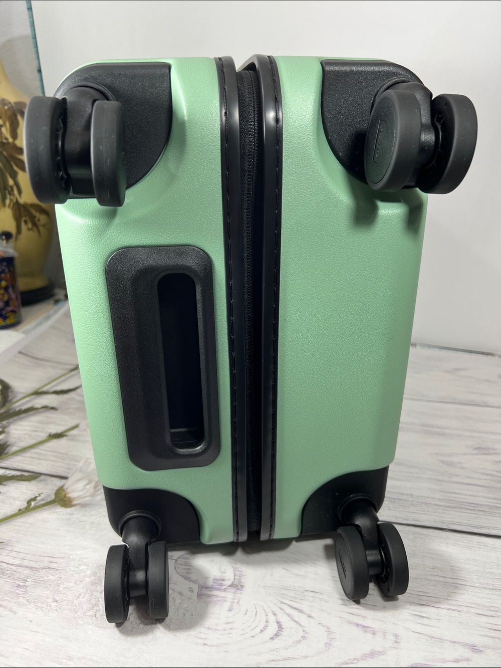 Away Carry-On Luggage - 22-Inch Sea Green Hardside Suitcase -NEVER USED - Picture 10 of 13